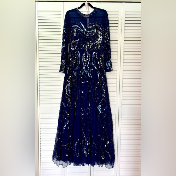 NWT Mac Duggal Embellished 5217 Long
Sleeve Gown 8 - Picture 6 of 11